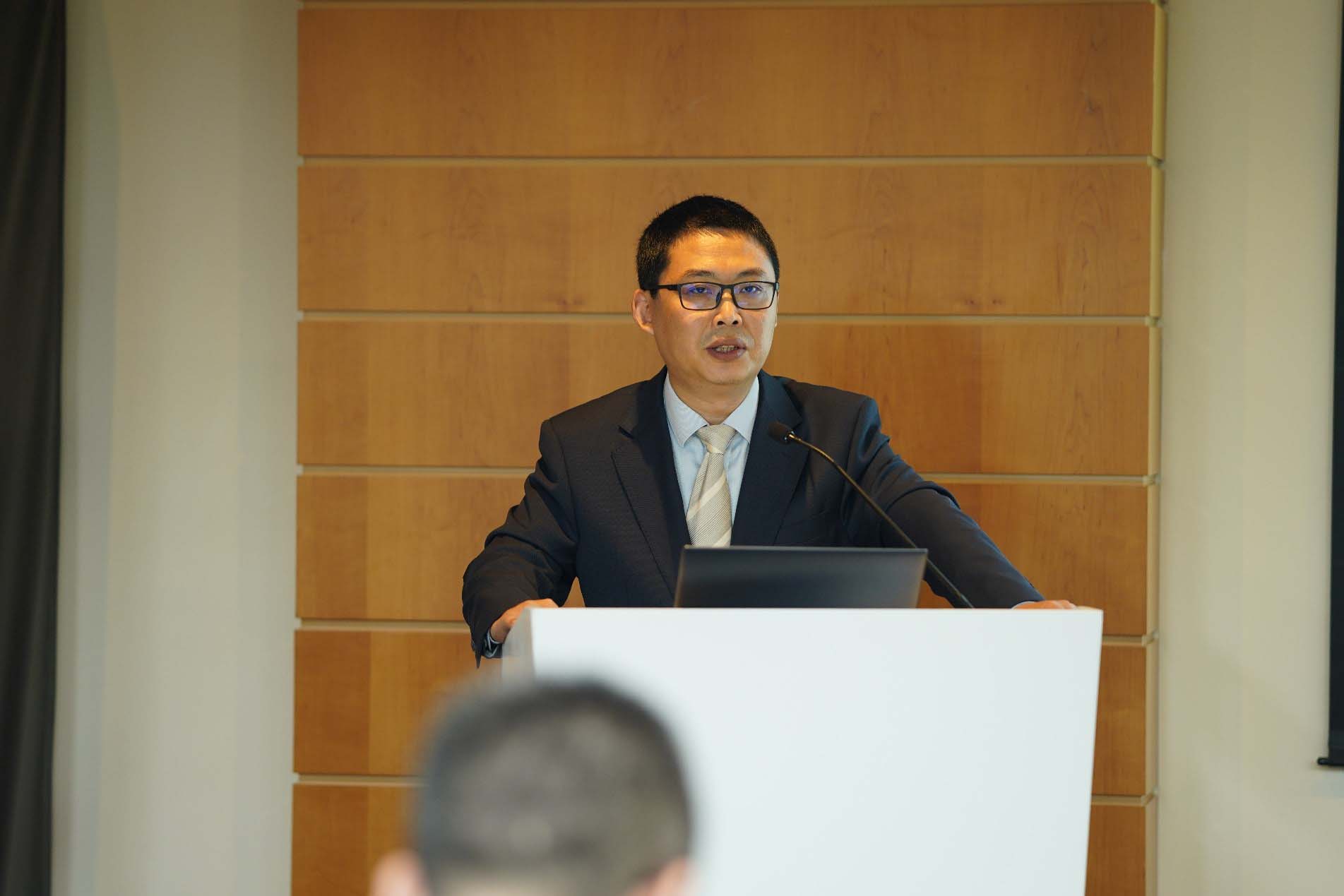 Shawn Zhao, President of the Campus Network Domain, Huawei's Data Communication Product Line, delivering an insightful speech